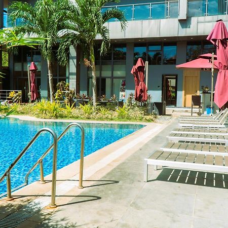 Vienna Hotel Coron Exterior photo