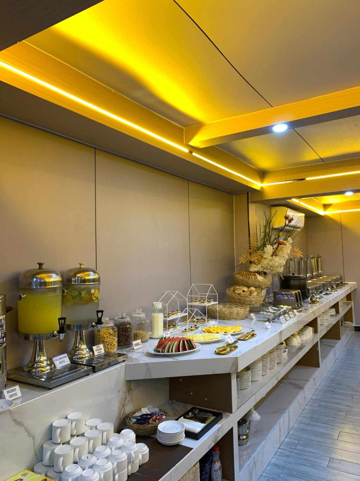 Vienna Hotel Coron Exterior photo