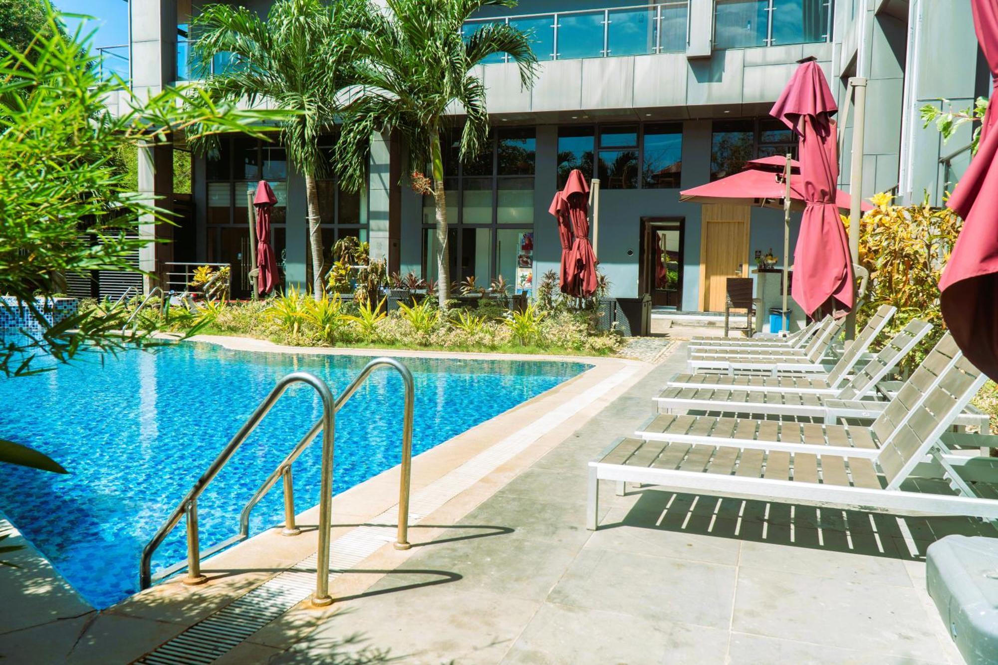 Vienna Hotel Coron Exterior photo