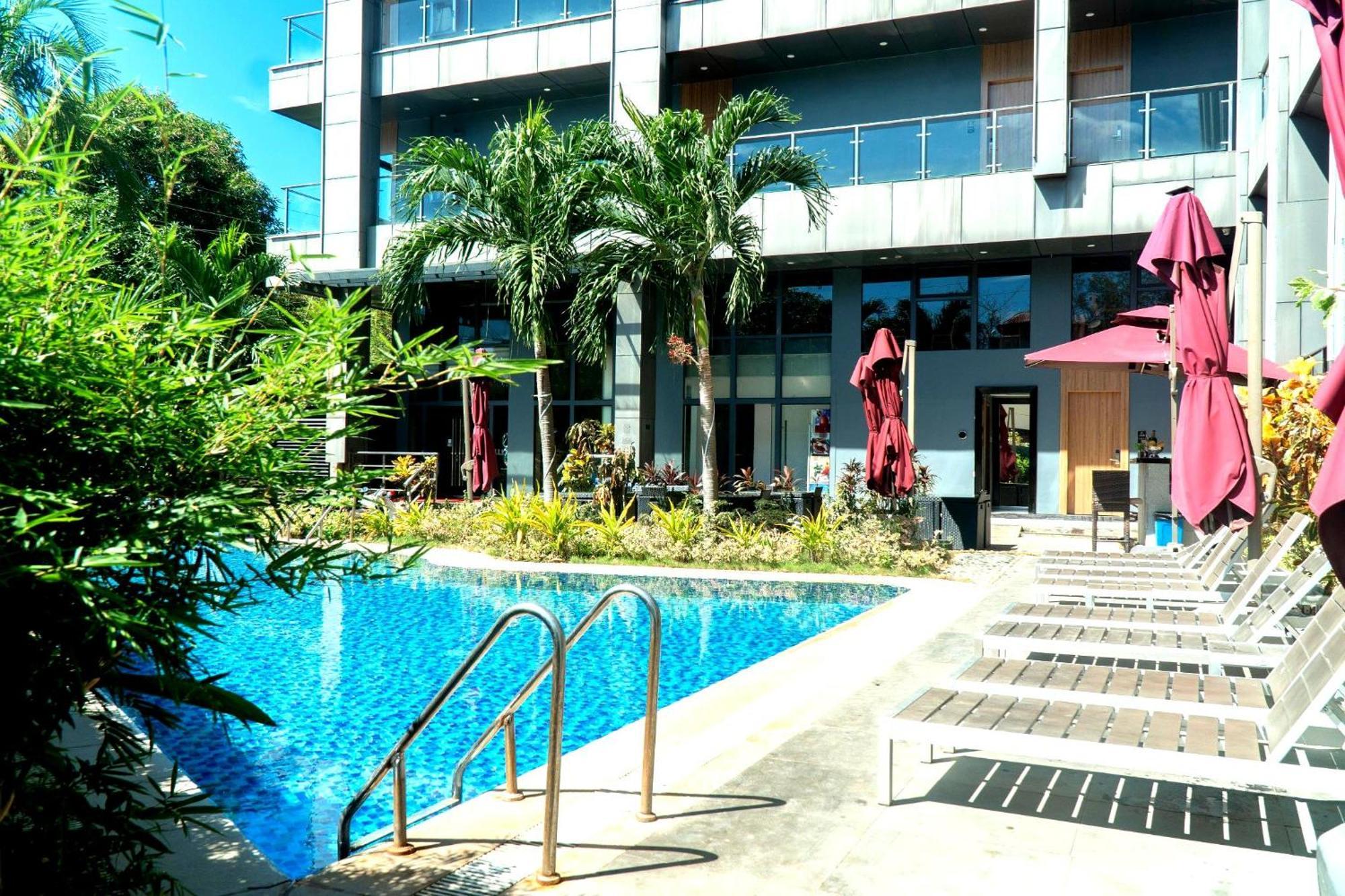 Vienna Hotel Coron Exterior photo