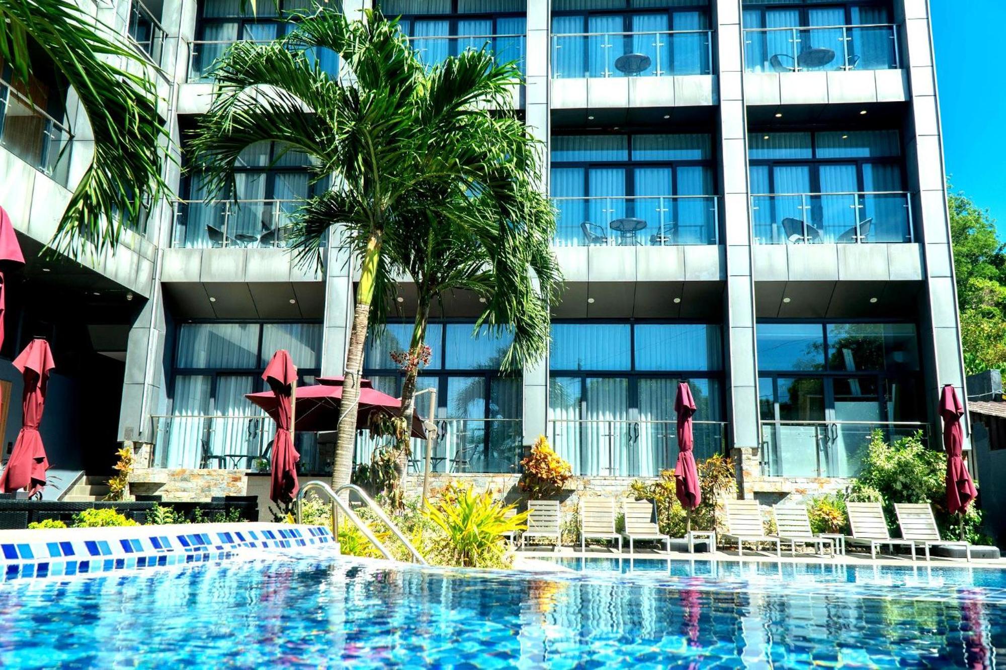 Vienna Hotel Coron Exterior photo