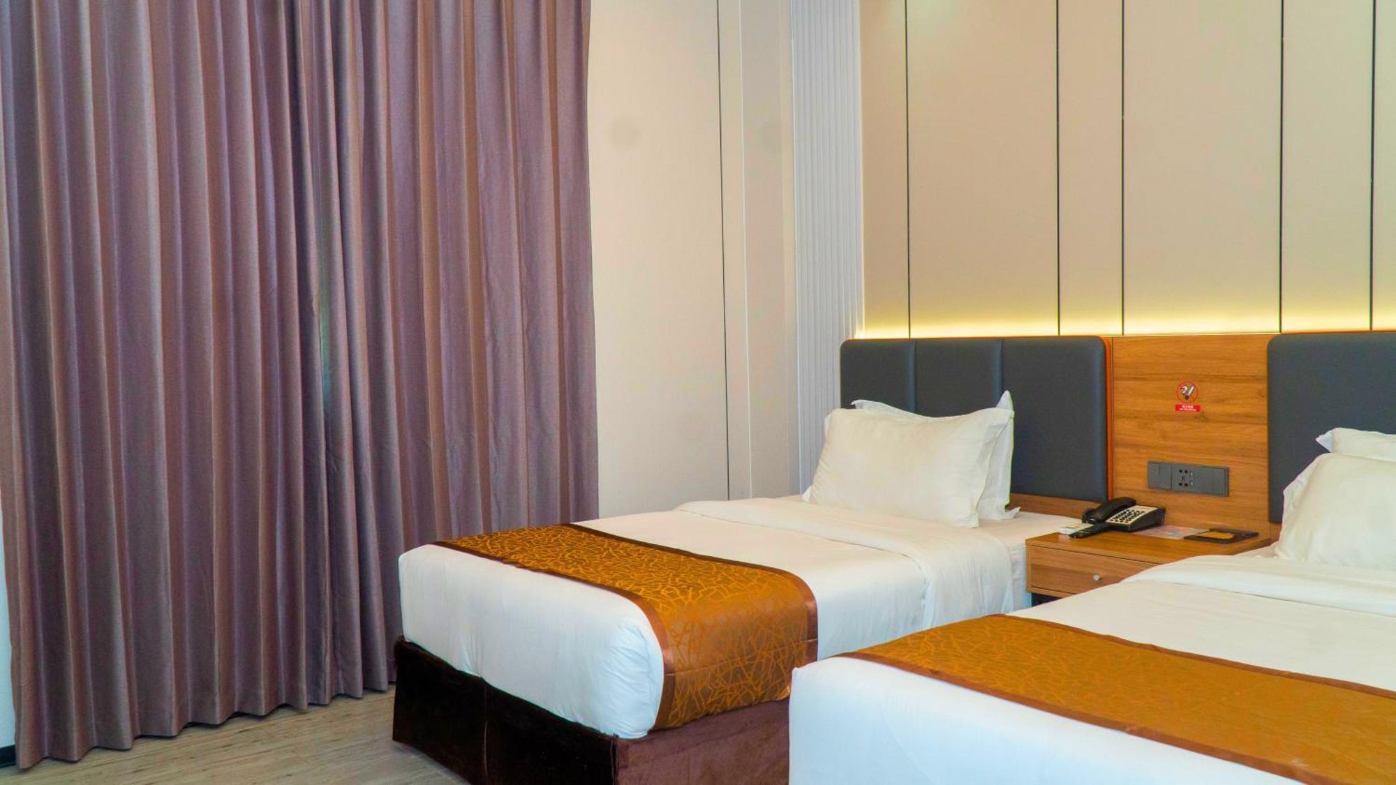 Vienna Hotel Coron Exterior photo