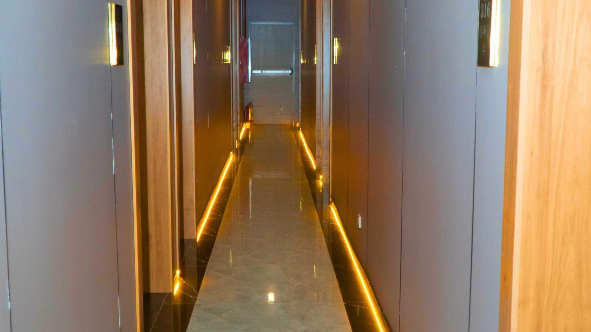 Vienna Hotel Coron Exterior photo