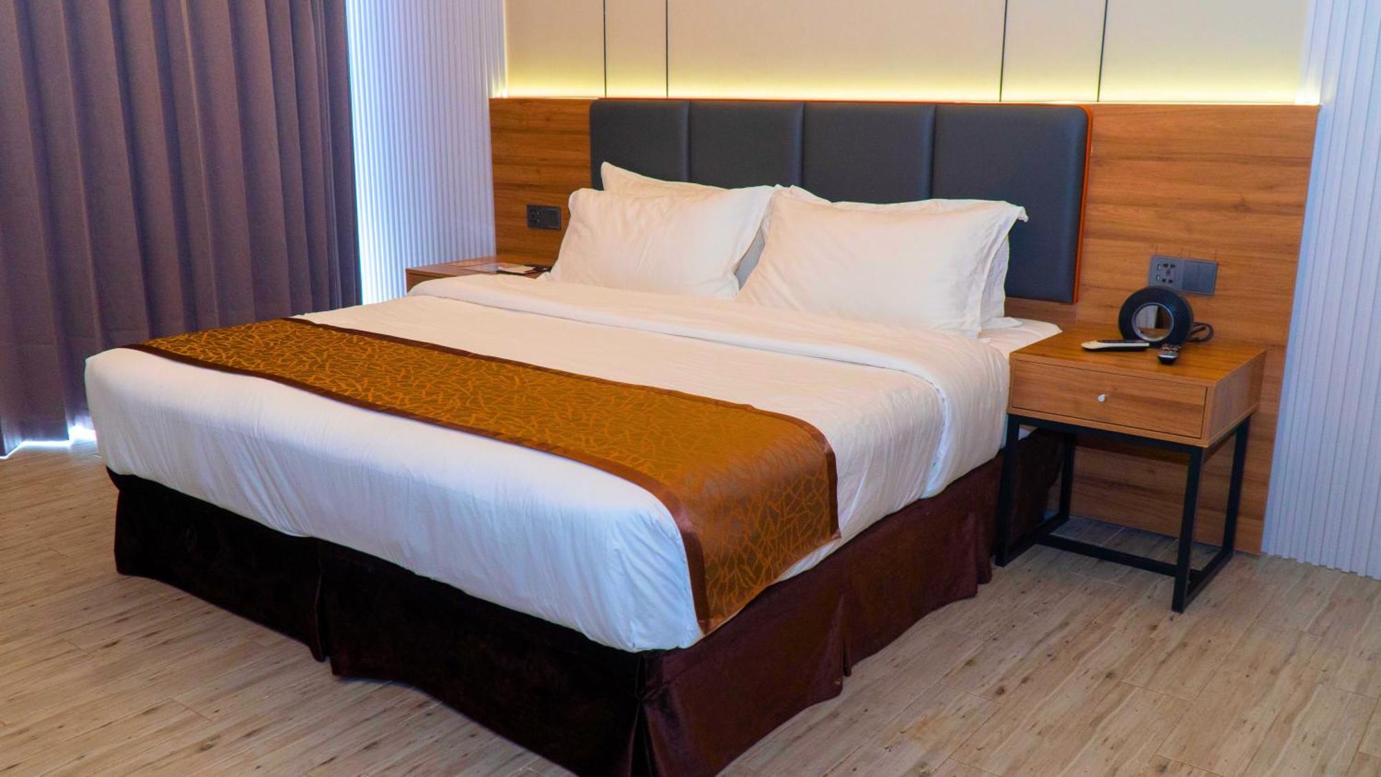 Vienna Hotel Coron Exterior photo