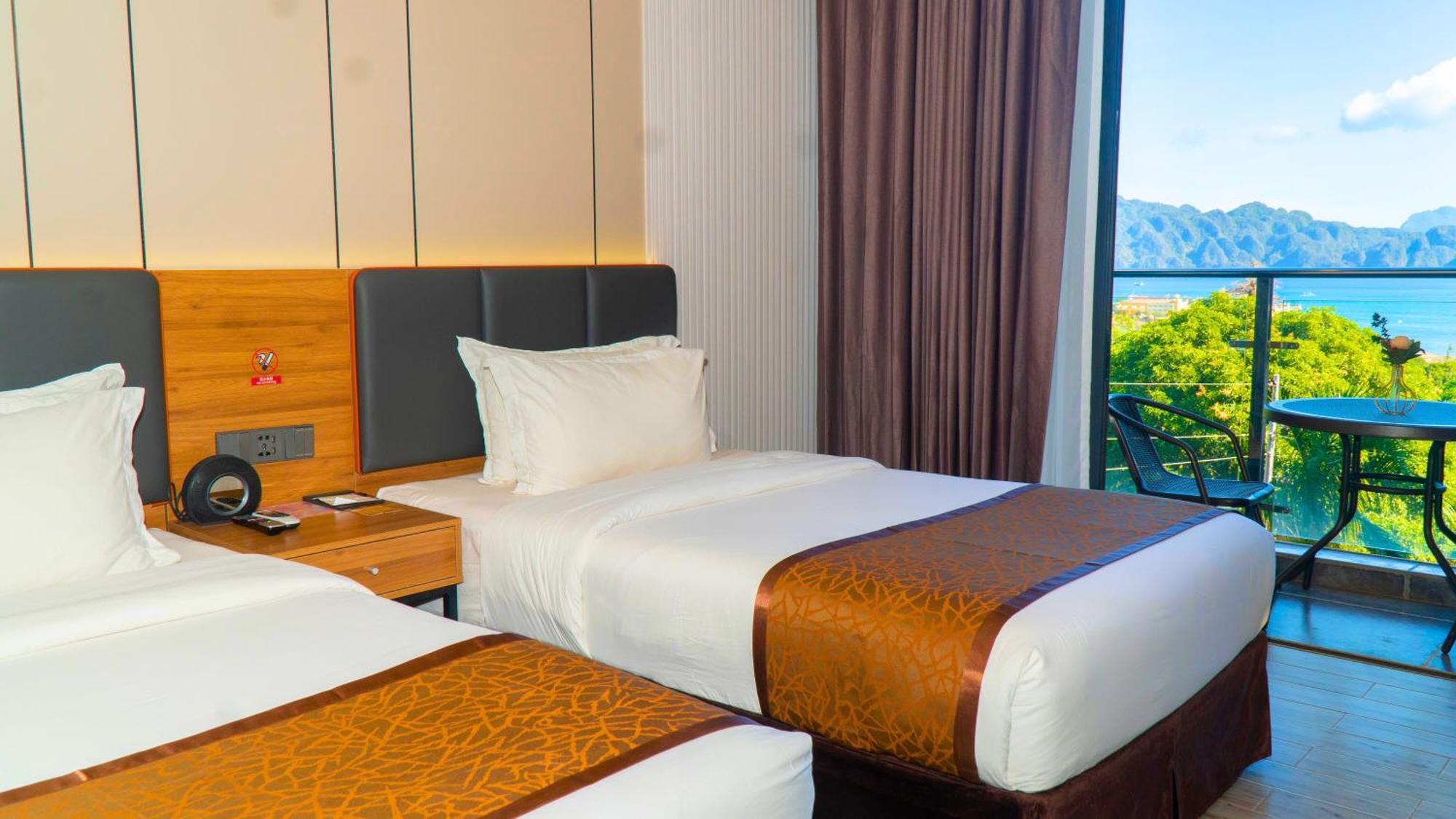 Vienna Hotel Coron Exterior photo