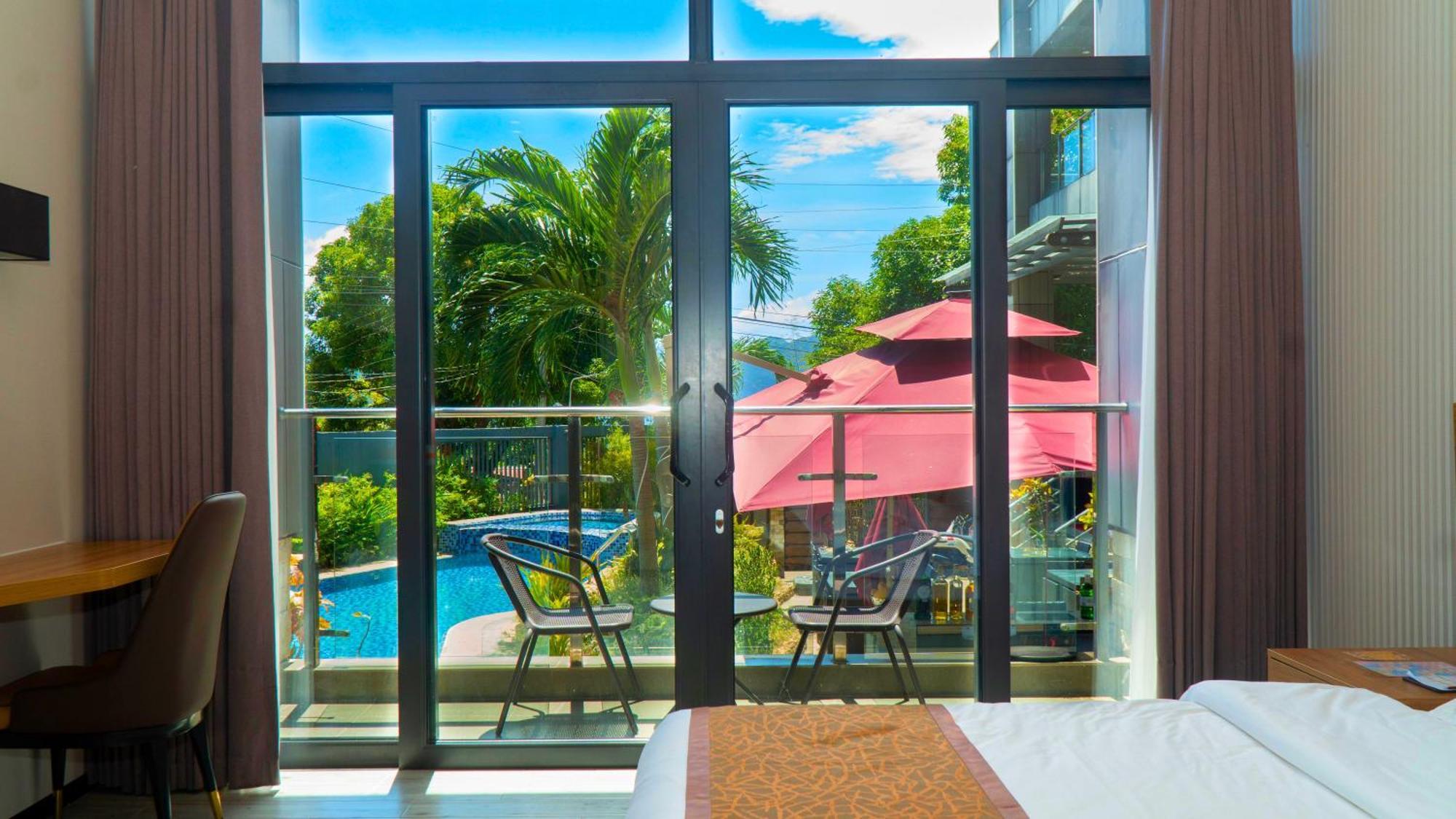 Vienna Hotel Coron Exterior photo