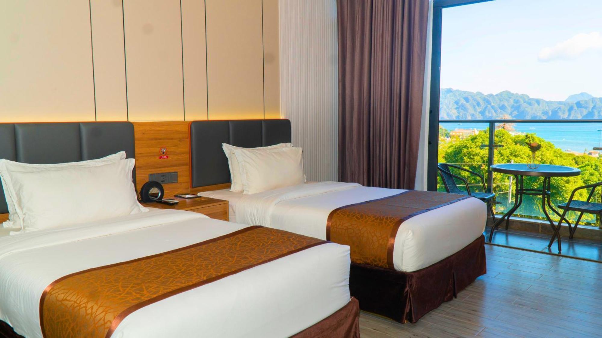 Vienna Hotel Coron Exterior photo
