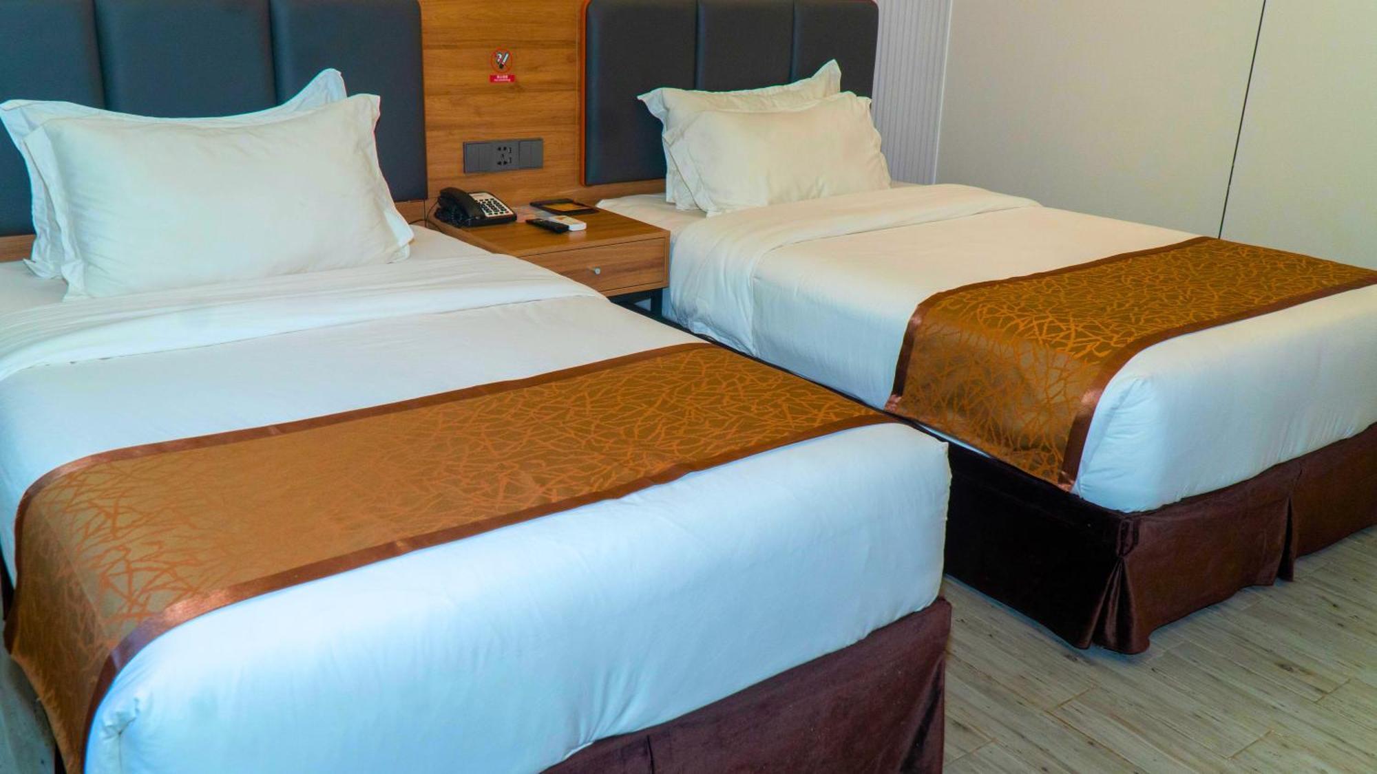 Vienna Hotel Coron Exterior photo