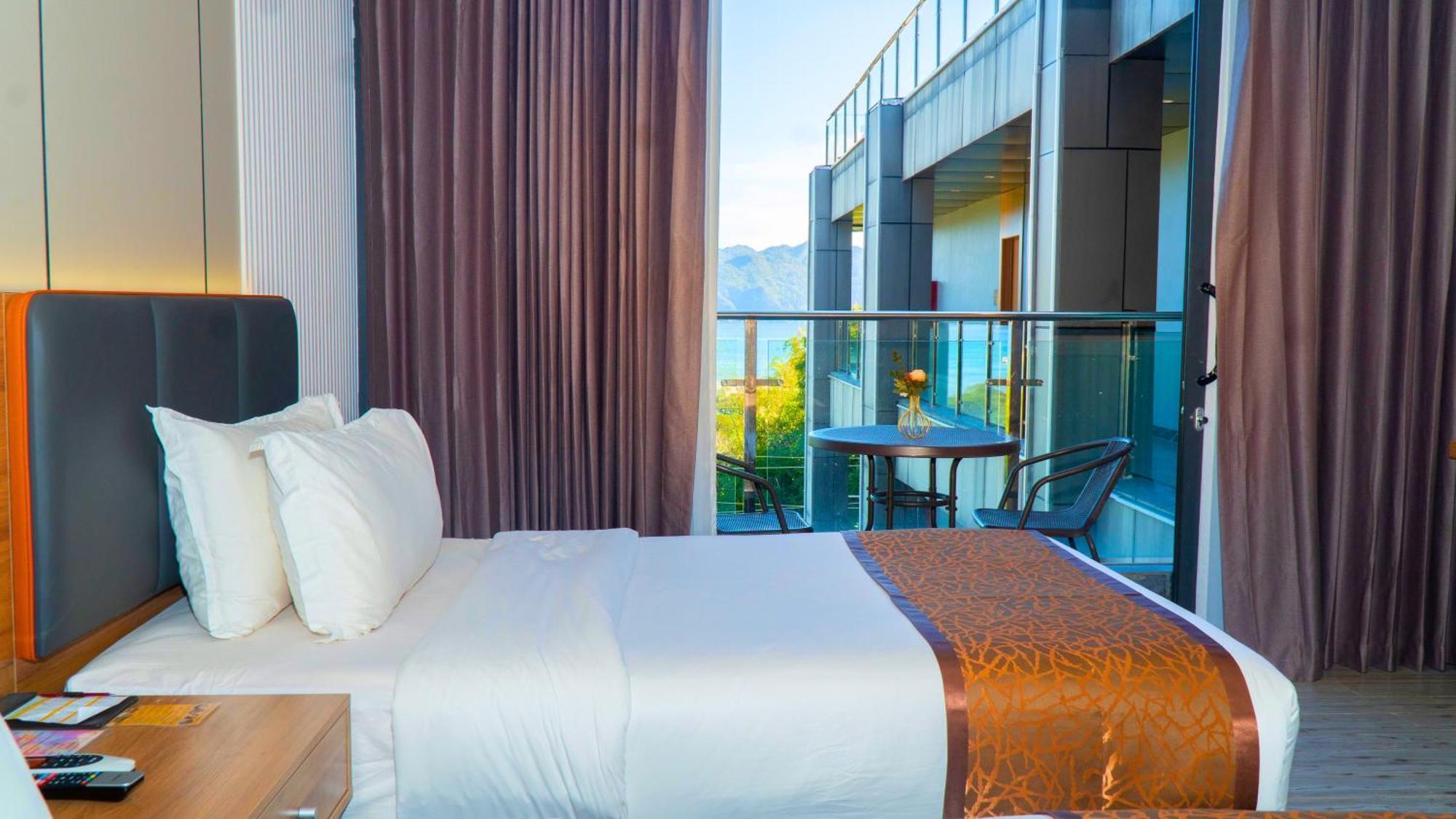 Vienna Hotel Coron Exterior photo