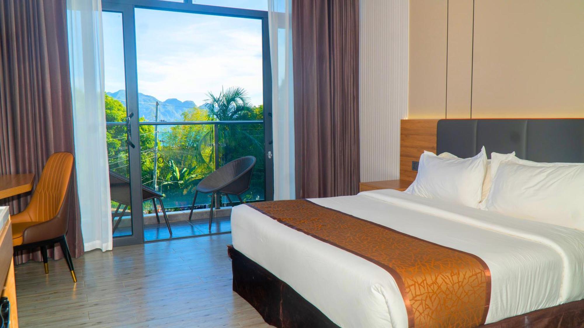 Vienna Hotel Coron Exterior photo