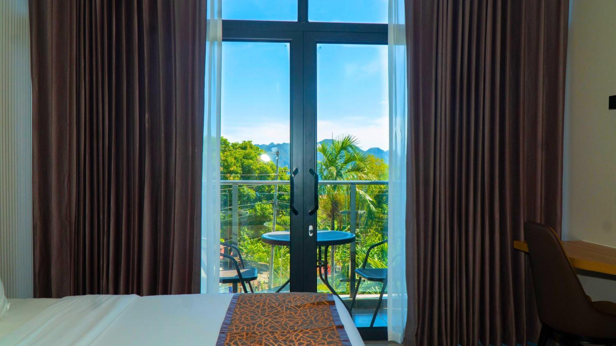 Vienna Hotel Coron Exterior photo